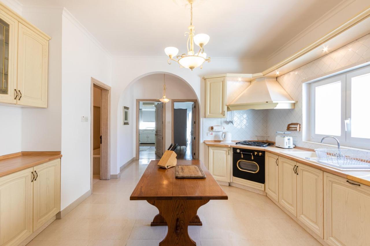 70/2- Spacious & Charming 3 Bedroom Apt In Sliema Exterior foto